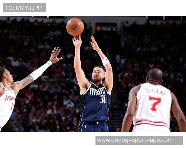 克莱半场表现平平仅得9分1篮板正负值显著下滑引发关注